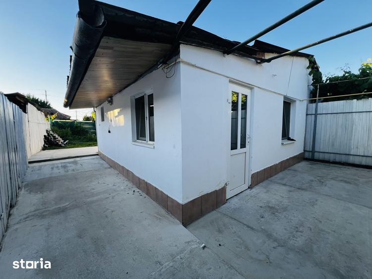 Casă cu 4 camere cu Teren 235 Mp în Plopi