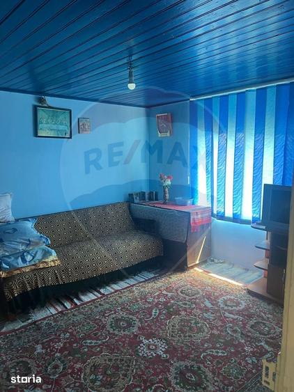 Casă cu 4 camere cu Teren 1324 Mp în Fulga
