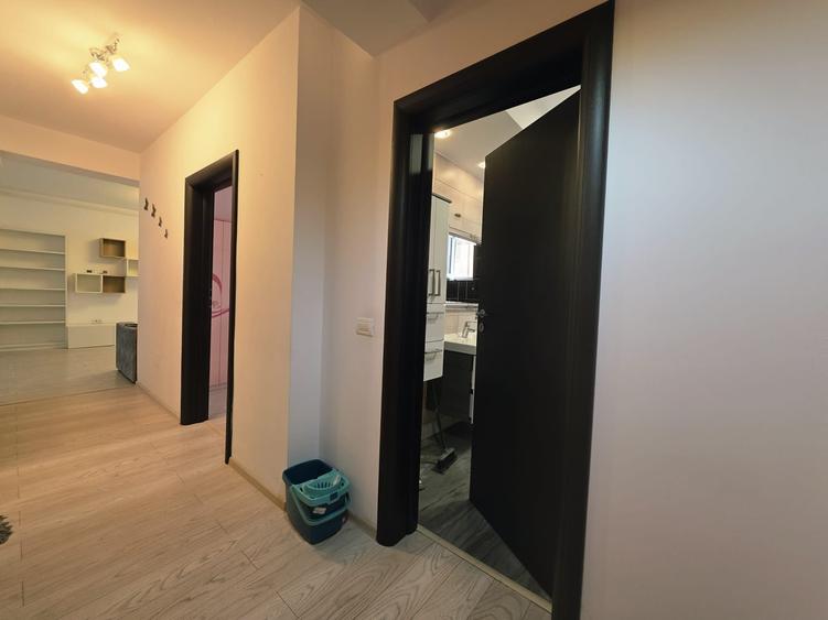 Apartament cu 3 camere decomandat în Roșu