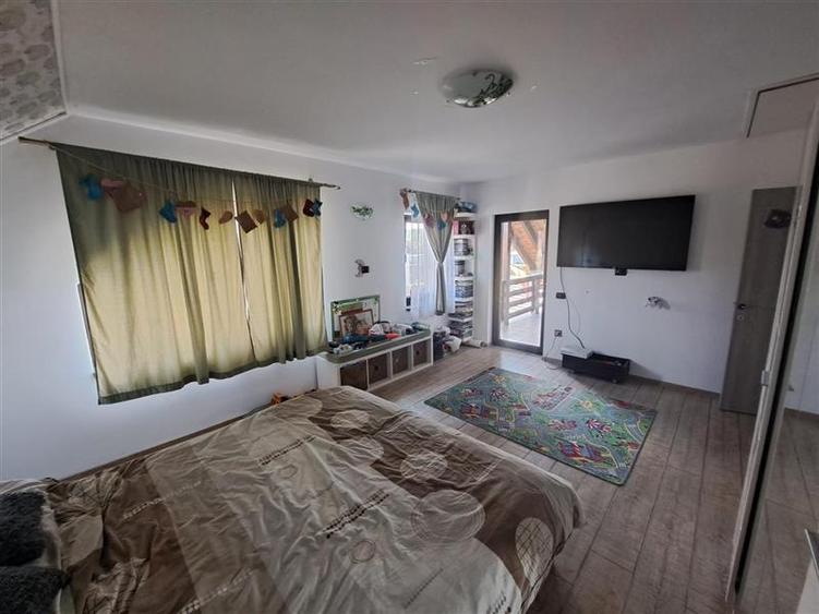 Casă individuală cu 6 camere cu Piscina în Tărlungeni