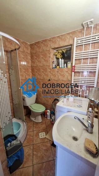 Casă individuală cu 6 camere cu Canalizare în Cataloi