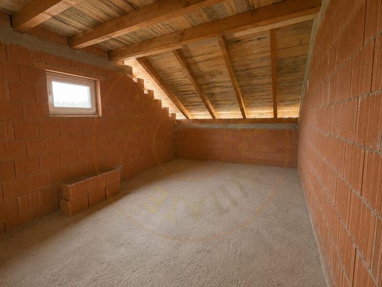 Casă individuală cu 5 camere cu Canalizare în Lucian Blaga