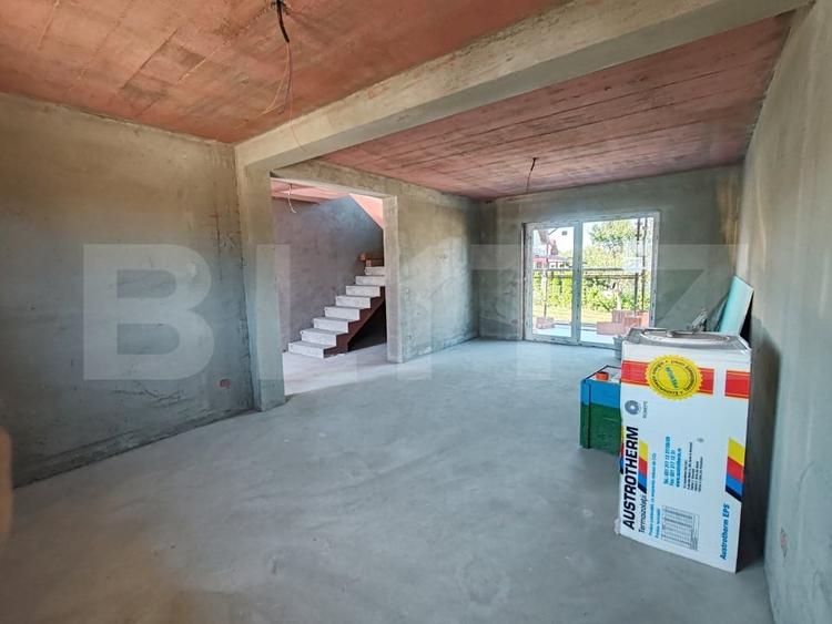 Duplex cu 4 camere cu Canalizare în Periferie