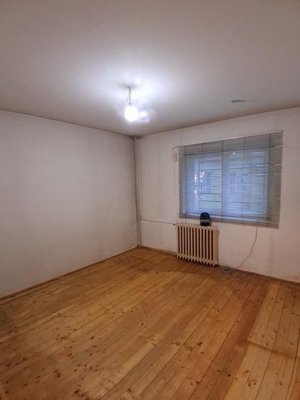 Apartament cu 3 camere decomandat în Olteniței