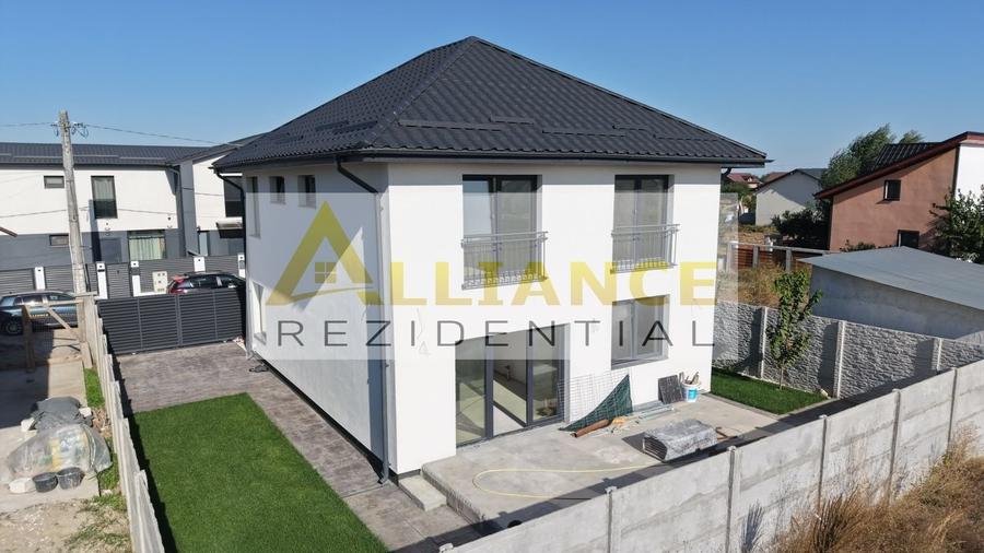 Casă individuală cu 4 camere cu Canalizare în Berceni