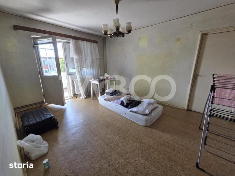 Apartament cu 3 camere semidecomandat în Central