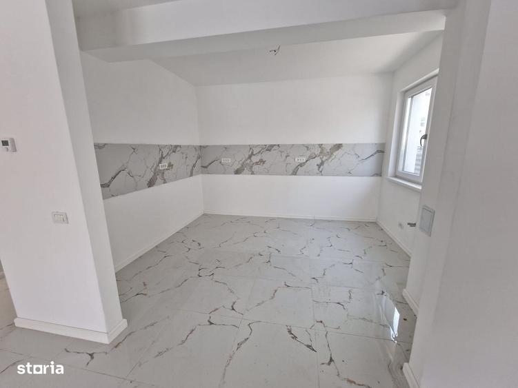 Casă cu 4 camere în Ostratu