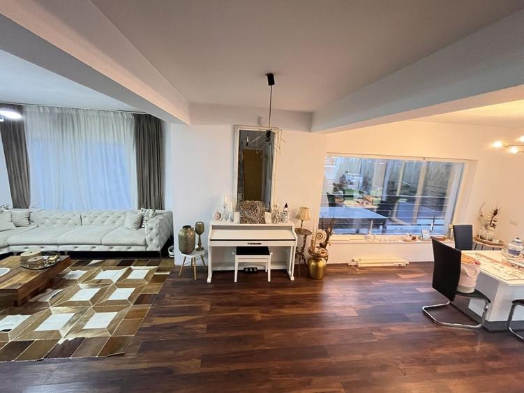 Casă individuală cu 4 camere cu Piscina în Moara