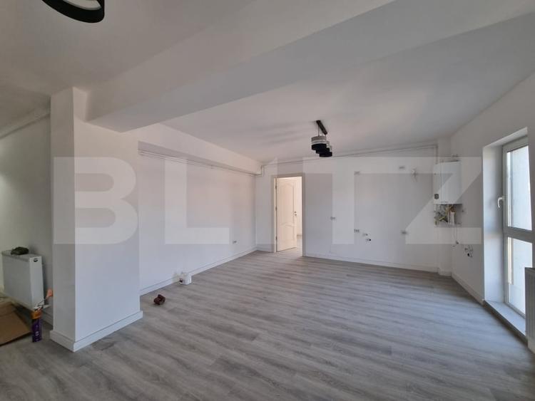 Apartament cu 3 camere semidecomandat în Dâmbul Rotund