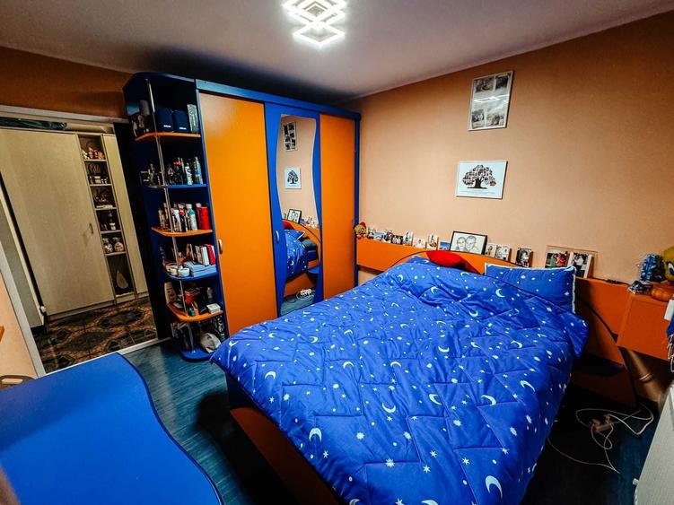 Apartament cu 3 camere decomandat în Fizicienilor