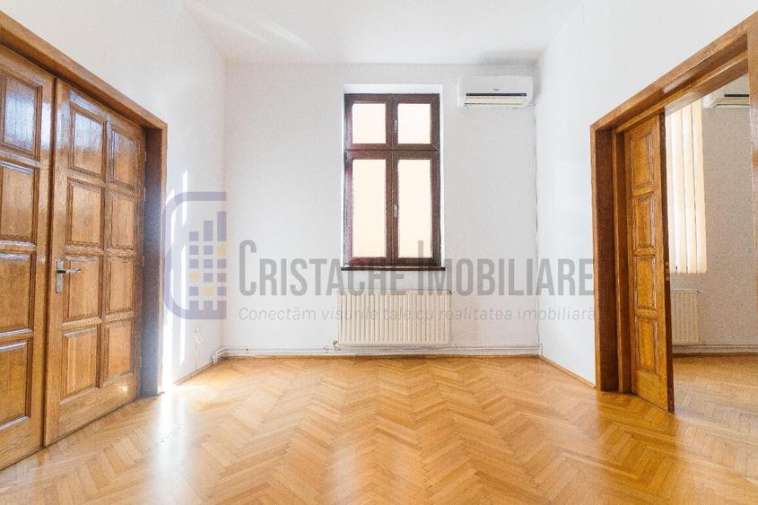 Casă individuală cu 12 camere cu Canalizare în Pache Protopopescu