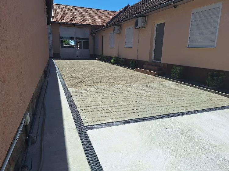 Casă cu Teren 1094 Mp în Aradul Nou