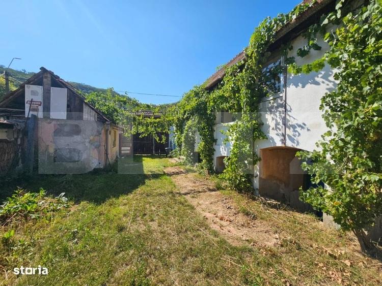 Casă cu 4 camere în Laz