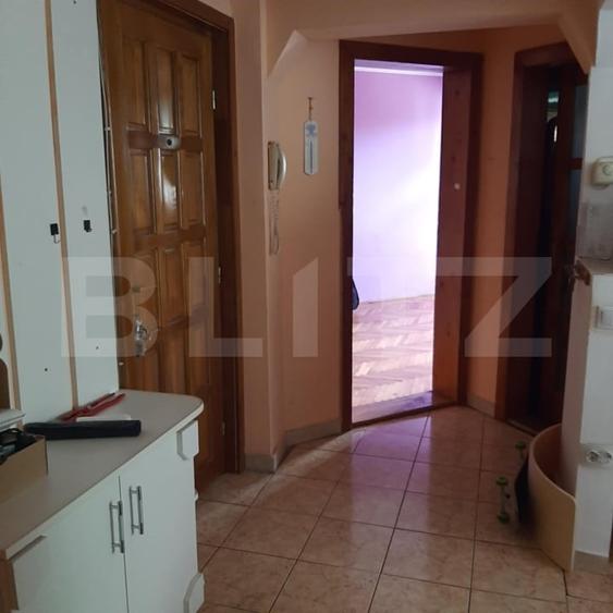 Apartament cu 3 camere decomandat, mobilat în Micro 16