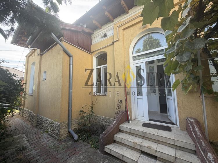 Casă individuală cu 4 camere cu Canalizare în Nord