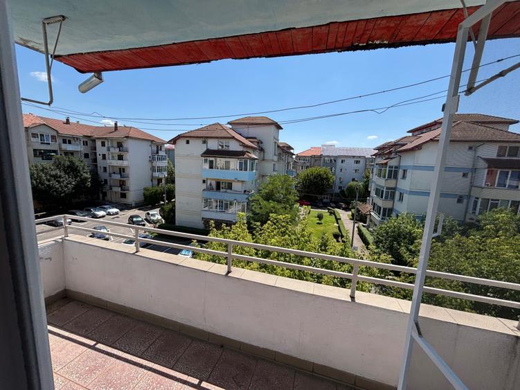 Garsonieră decomandată în Micro 2
