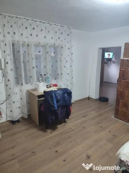 Casă cu 3 camere în Podu Turcului