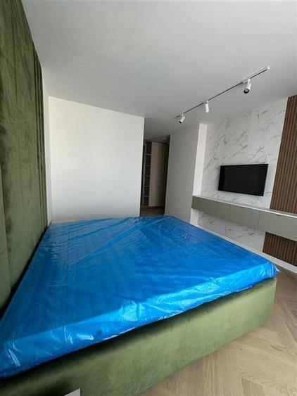 Apartament cu 3 camere semidecomandat, mobilat în Iancu Nicolae