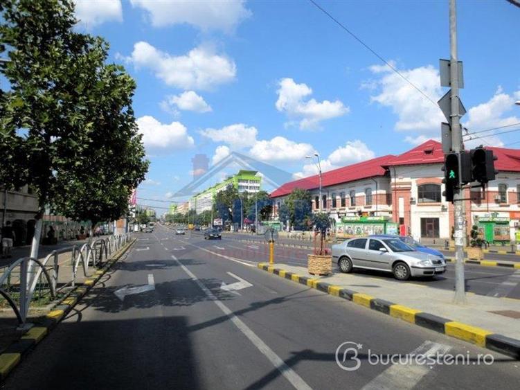 Apartament cu 3 camere semidecomandat, mobilat în Cantemir