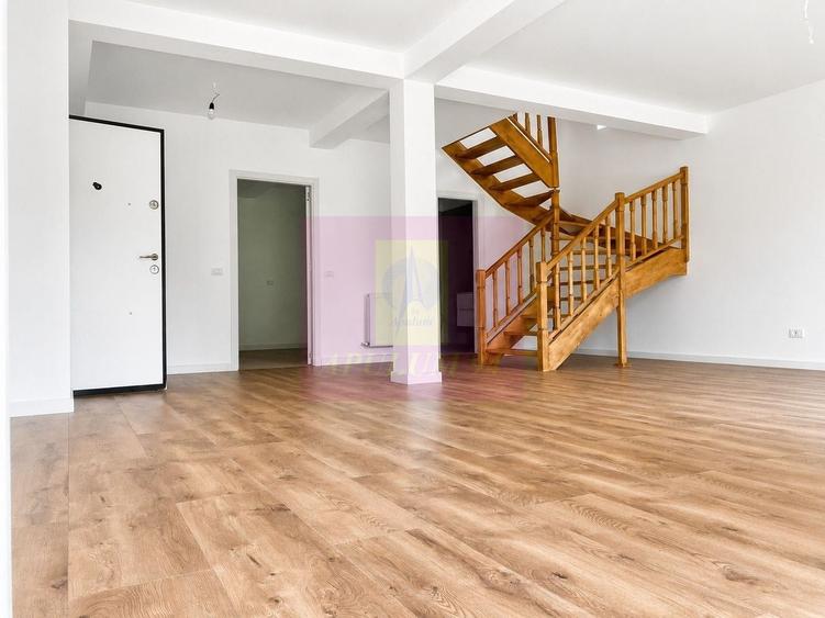 Duplex cu 4 camere cu Canalizare în Mogoșoaia