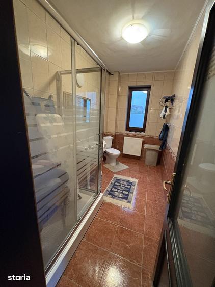 Casă cu 9 camere cu Teren 722 Mp în Străulești