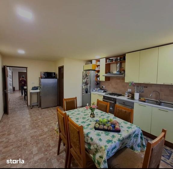 Casă cu 7 camere cu Teren 960 Mp în Câmpineanca