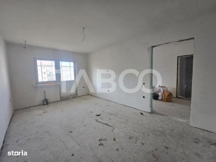 Apartament cu 3 camere decomandat în Valea Aurie