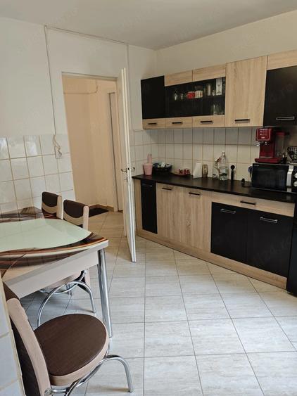 Apartament cu 3 camere decomandat în Păcii