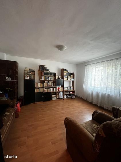 Casă cu 5 camere cu Teren 500 Mp în Priseaca