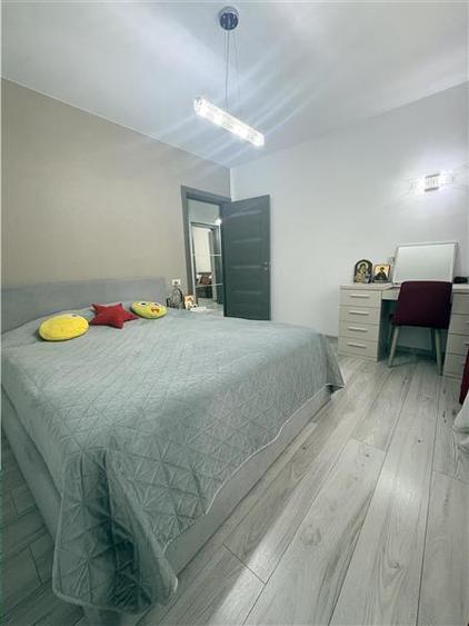Apartament cu 3 camere decomandat, mobilat în Poarta 6