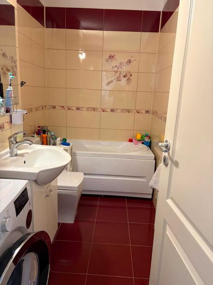 Apartament cu 3 camere decomandat în Sânpetru