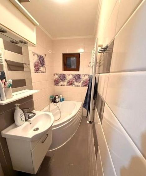 Apartament cu 3 camere semidecomandat în Tomis Nord