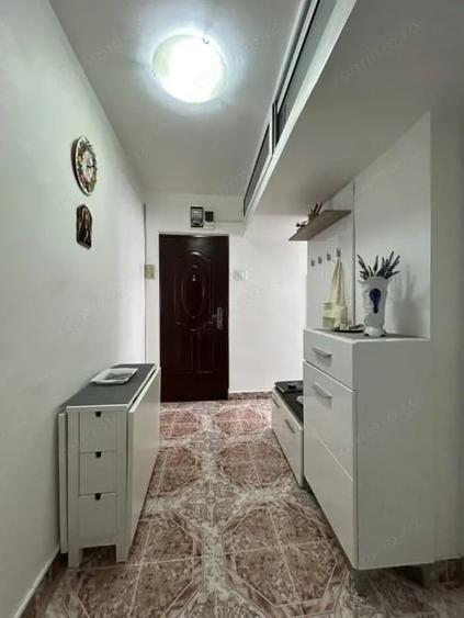Apartament cu 2 camere nedecomandat în Girocului