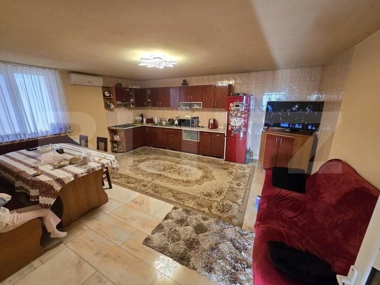 Casă individuală cu 9 camere cu Canalizare în Micești