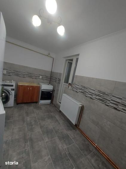 Apartament cu 3 camere decomandat în Micro 6