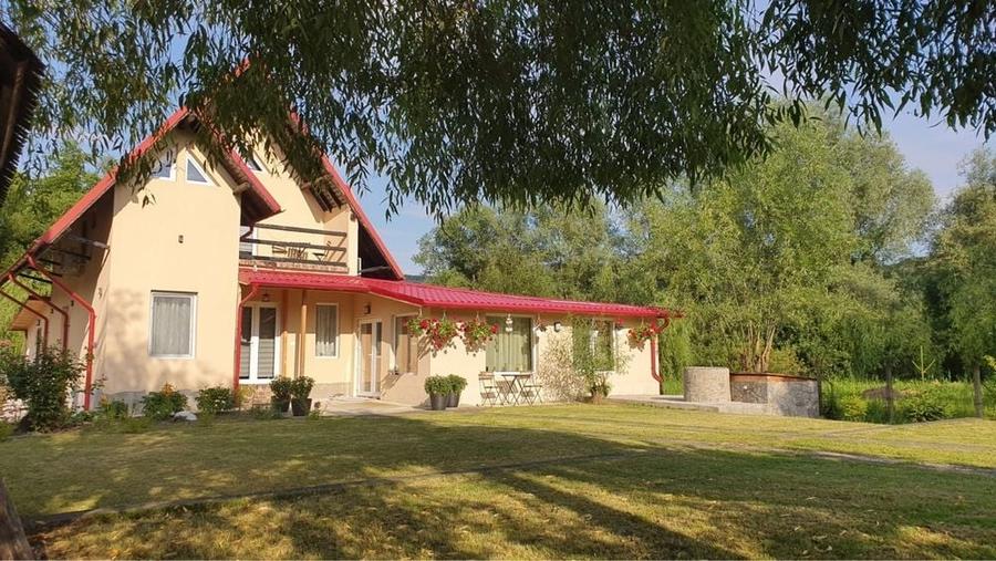 Casă cu 4 camere în Bâscenii de Jos