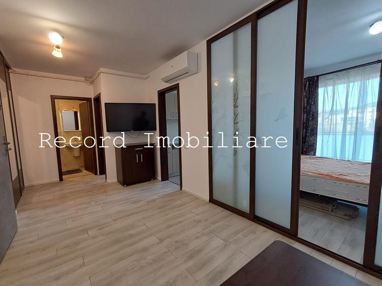 Apartament cu 3 camere semidecomandat în Bună Ziua