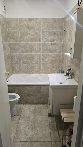 Garsonieră decomandată în Roșu