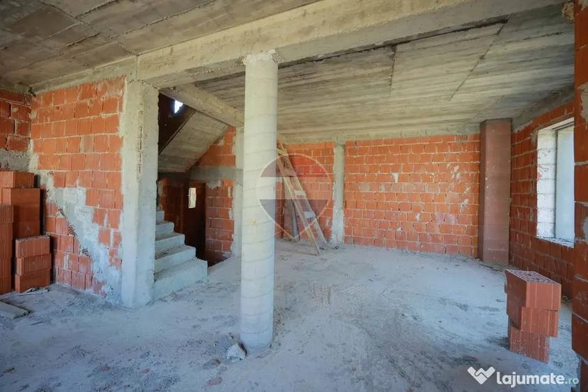 Casă cu 4 camere cu Teren 161 Mp în Central