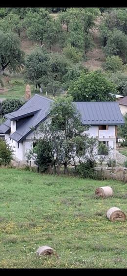 Casă cu 4 camere în Măgoaja