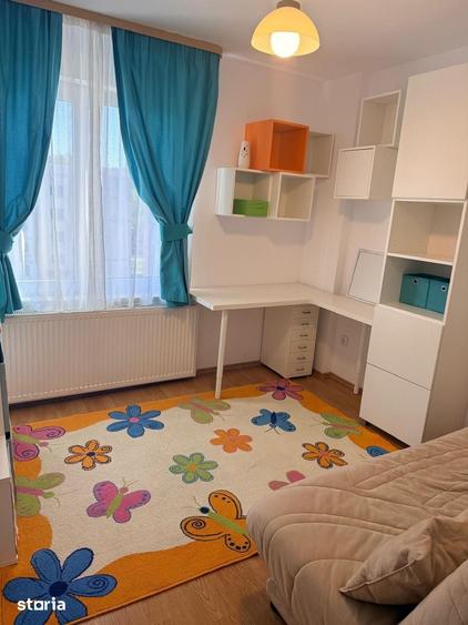 Apartament cu 4 camere decomandat în Pandurilor