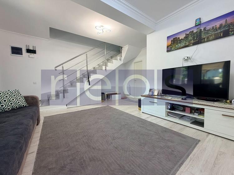 Duplex cu 4 camere cu Canalizare în Central