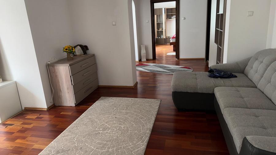 Casă individuală cu 3 camere cu Canalizare în Giulești