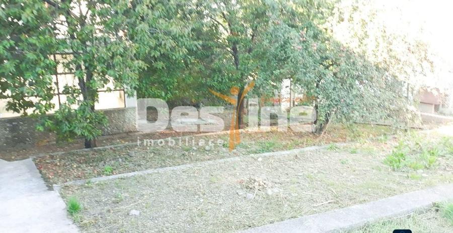 Casă individuală cu 5 camere cu Canalizare în Central