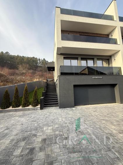 Duplex cu 4 camere cu Canalizare în Florești