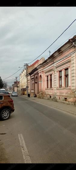Casă cu 7 camere cu Teren 100 Mp în Central
