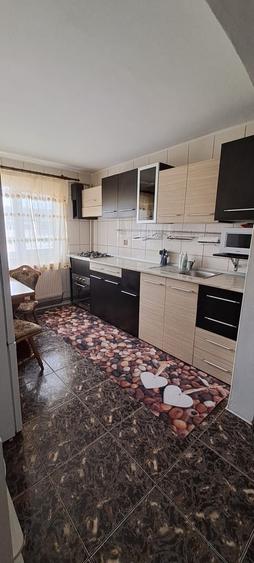 Apartament cu 2 camere semidecomandat în Micro 11