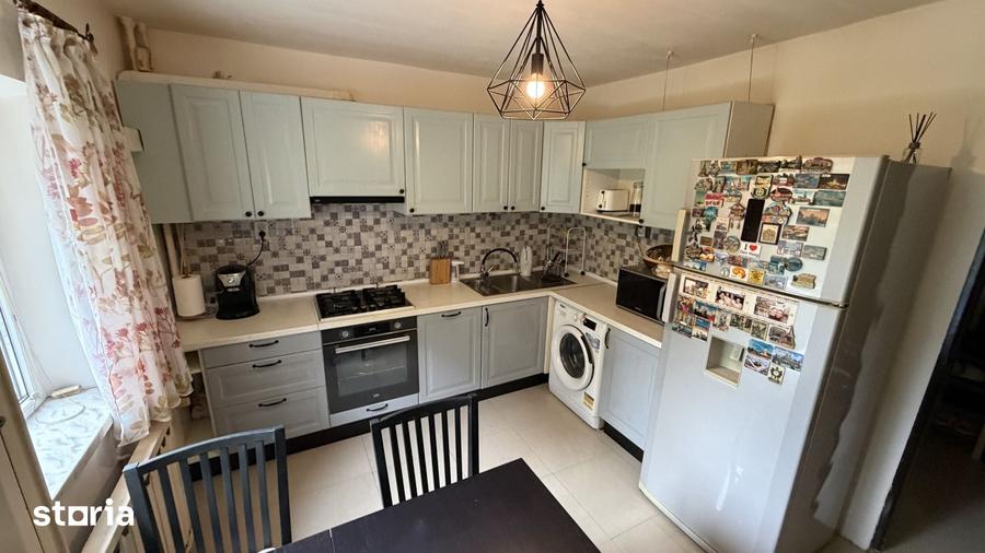 Apartament cu 3 camere decomandat în Vitan