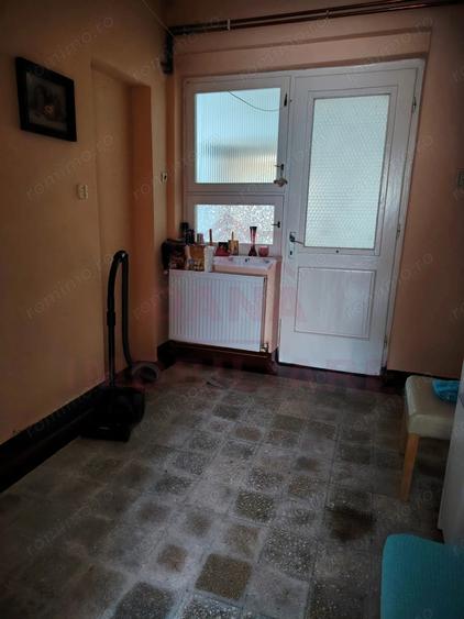 Casă cu 5 camere cu Canalizare în Central