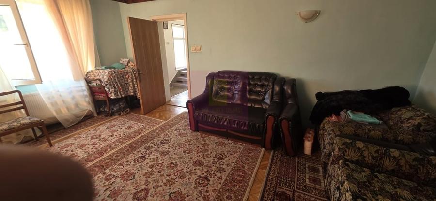 Casă cu 6 camere în Central
